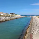 Les Vagues By Interhome * ميميزا بلاج